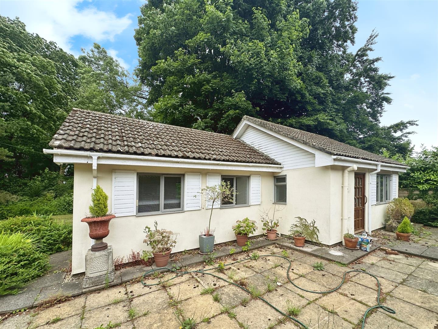 St. Lawrence Road, Chepstow Moon & Co